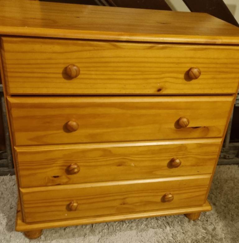 Pine chest of drawers