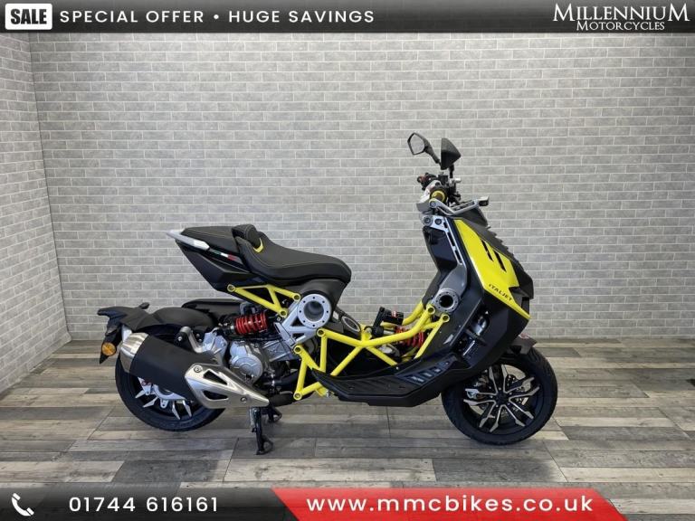 ITALJET DRAGSTAR 125 ITALIAN RACE LEARNER LEGAL SCOOTER UNIQUE DESIGN