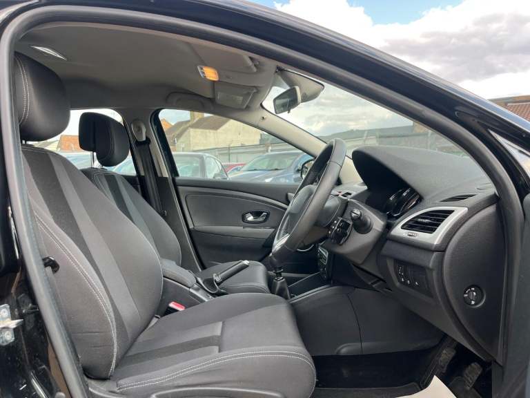 2011 RENAULT MEGANE 1.9 dCi Dynamique TomTom Black - DIESEL - 5 DOOR - PX SWAP