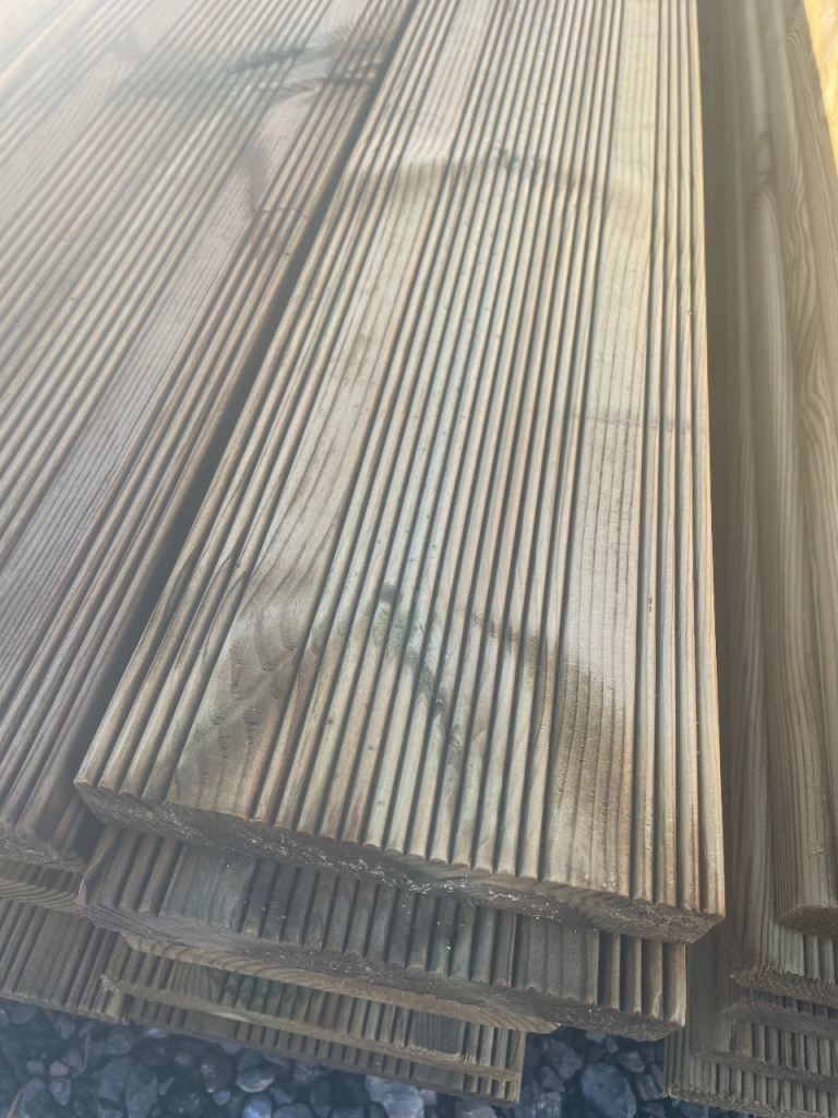150mm x 32mm - Bundles of decking boards to clear
