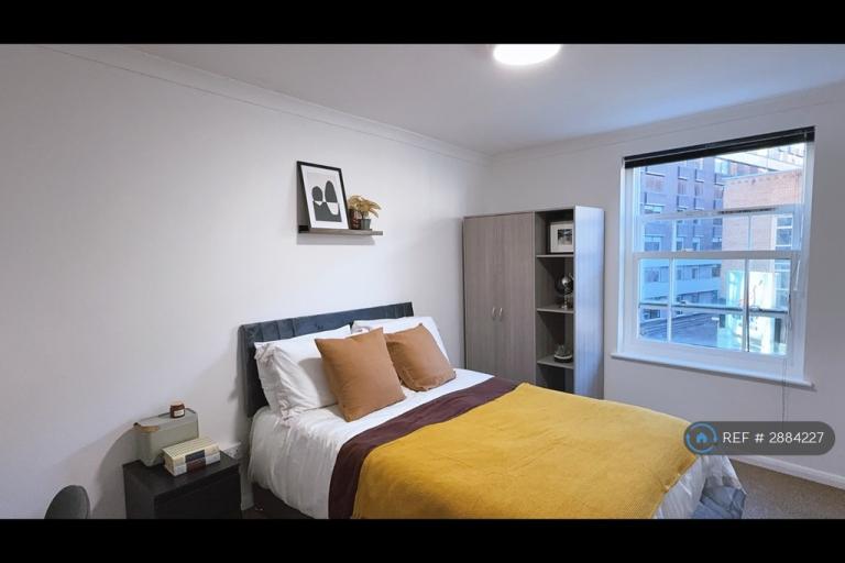 2 bedroom flat in Victoria Street, Bristol, BS1 (2 bed) (#2884227)