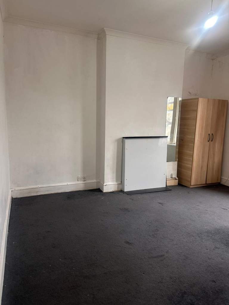 One bed first floor flat with garden 