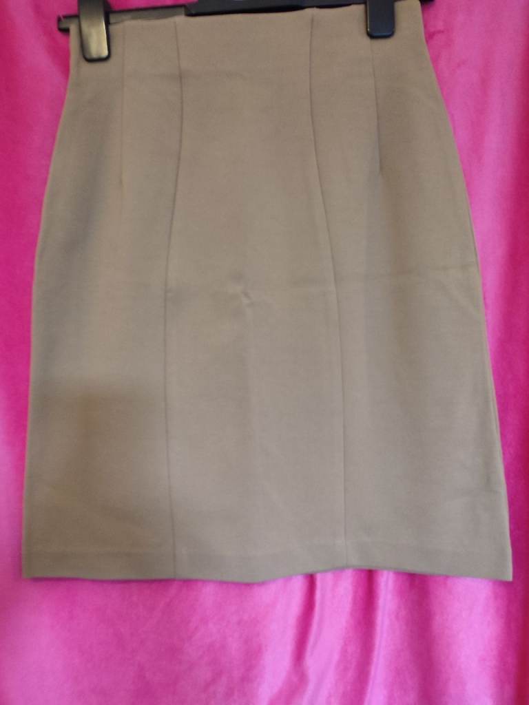 image for NEW M&S SKIRT SIZE 8 LONG