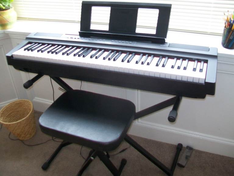 yamaha black digital piano p121