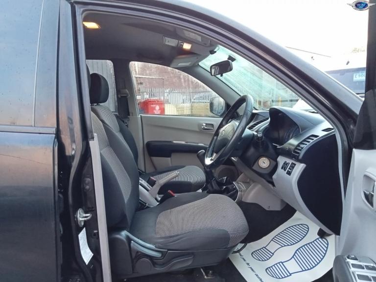 MITSUBISHI L200 2.5 DI-D Warrior Black Manual Diesel 2006