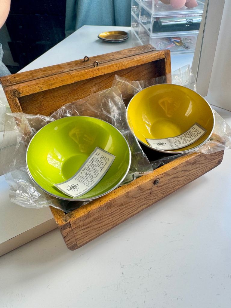 Pair Vintage Emalox Norway Enamel Bowls – Green & Yellow – Unused / Original Packaging