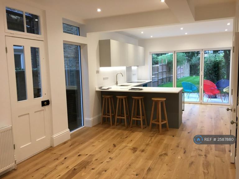 4 bedroom house in Avenue Road, Kingston Upon Thames, KT1 (4 bed) (#2587880)