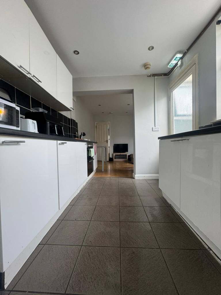 Room Available NOW to let in Albion Street