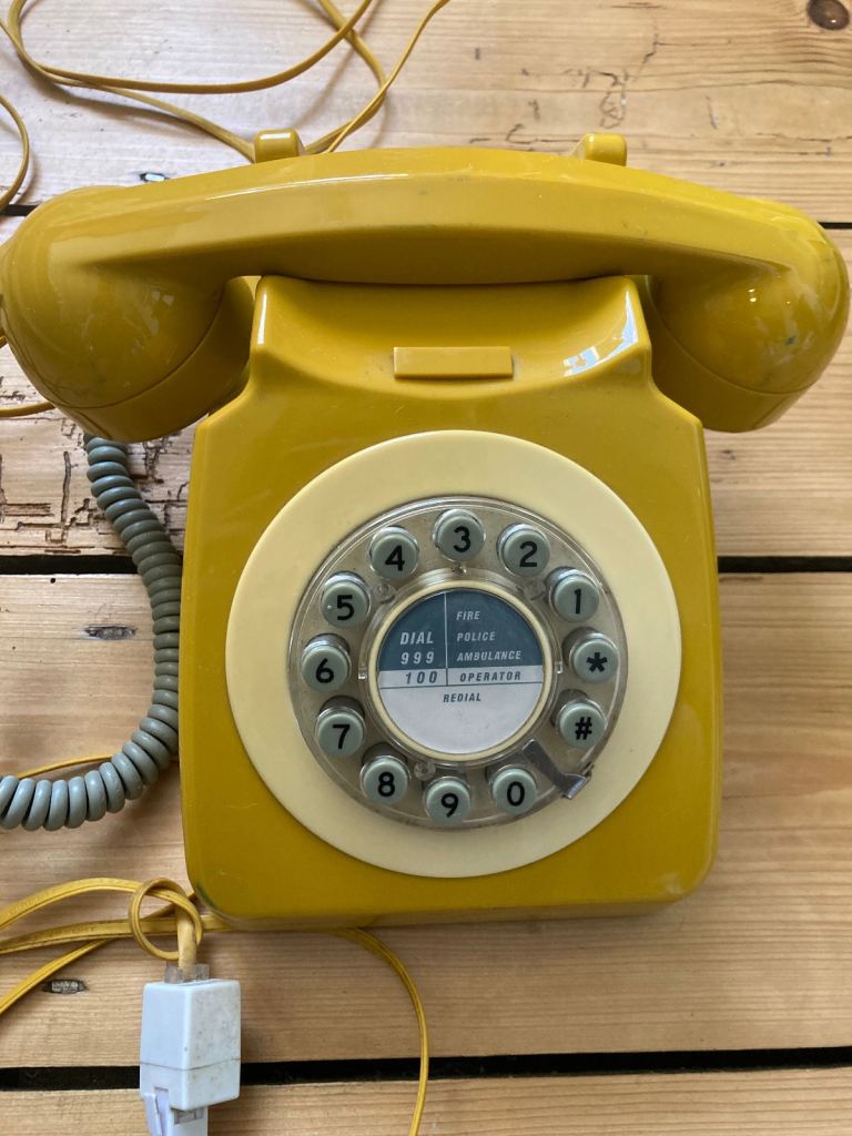 **REDUCED** Retro phone