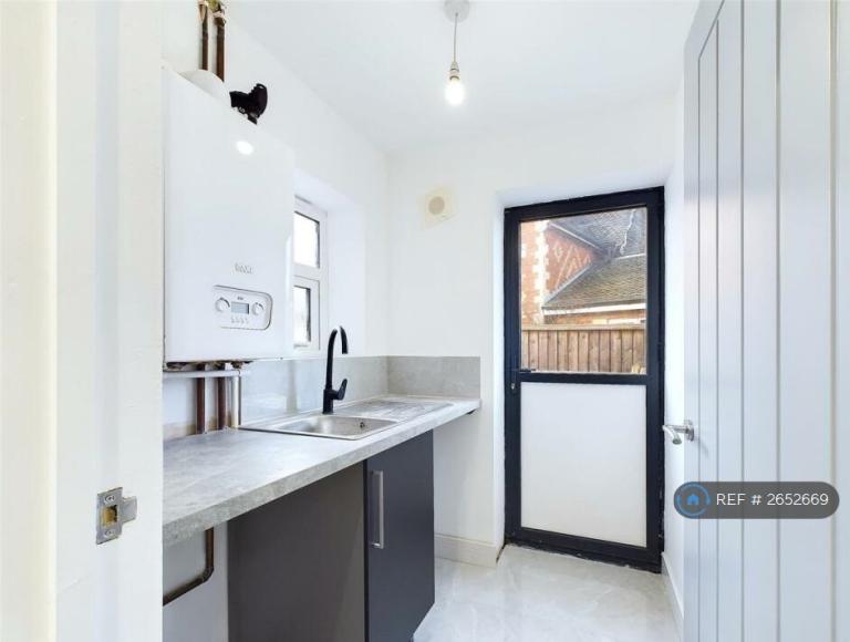 4 bedroom house in Hillmorton Road, Rugby, CV22 (4 bed) (#2652669)