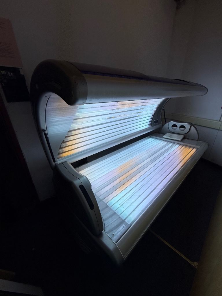 Lumina Sunbed 3621 – Purple, Good Condition