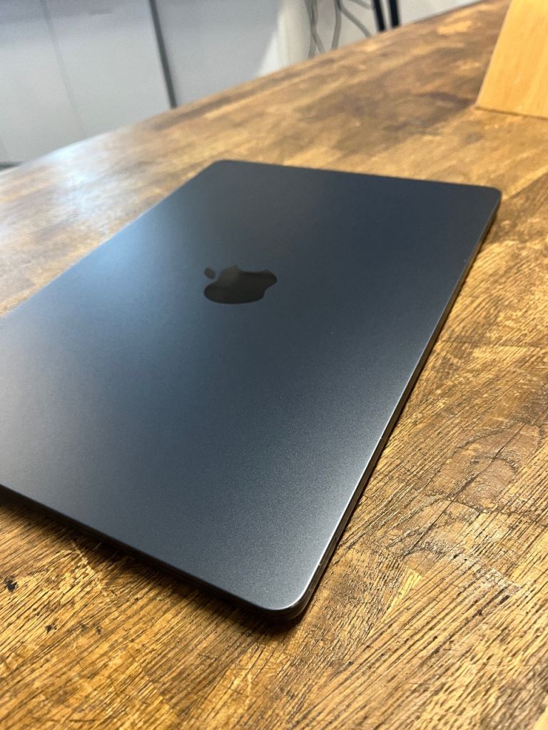 Apple MacBook Air M2 13.6-inch 2022 8C-CPU 8C-GPU 3.49GHz 8GB RAM 256GB SSD Midnight Blue Logic Pro 