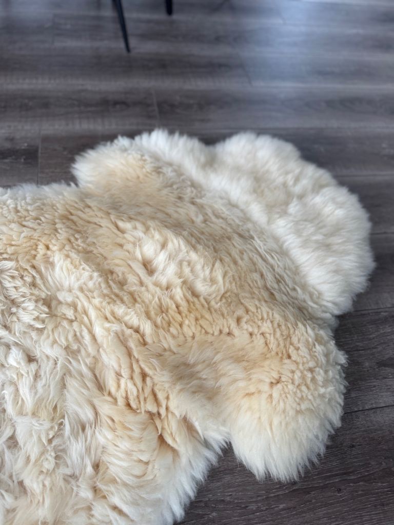 Cosy sheepskin rug 