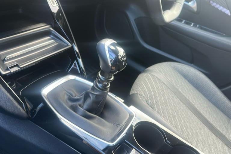  Peugeot 208 1.2 Puretech Allure Hatchback 5dr Petrol Manual Euro 6 s/s 100 Ps