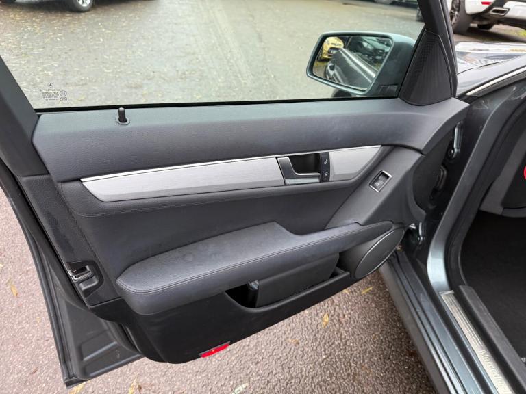 2011 Mercedes-Benz C Class C220 CDI BlueEFFICIENCY Sport 4dr Auto SALOON DIESEL Automatic