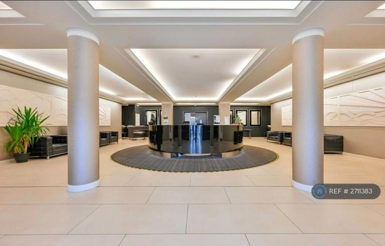 image for 2 bedroom flat in Great West Road, Brentford, TW8 (2 bed) (#2711383)