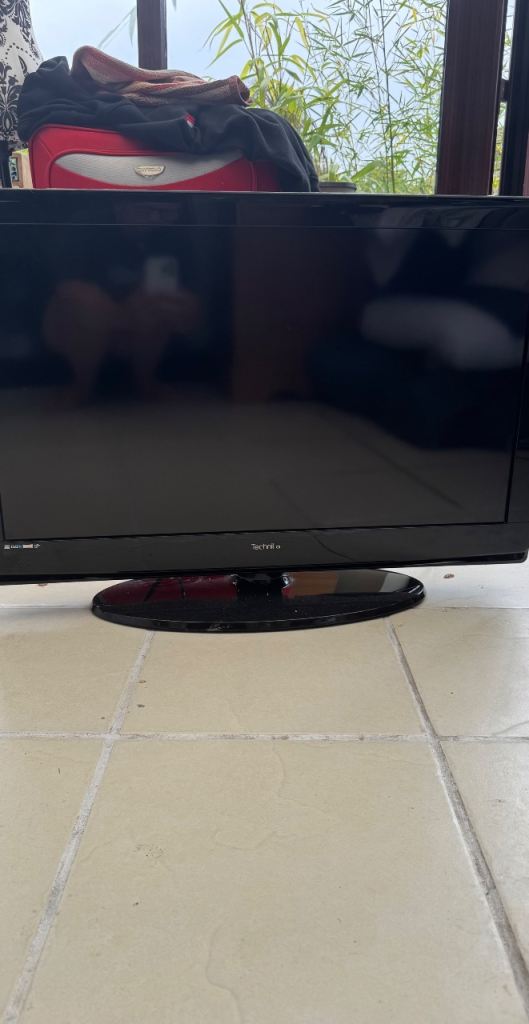 32” tv television, working