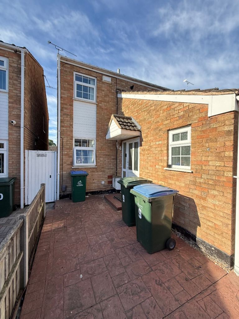 3 bed house to rent - CV3 