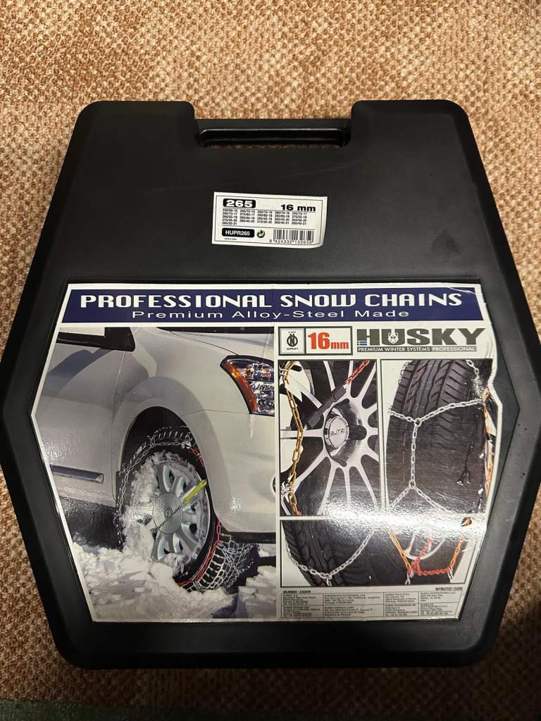 Classic snow chains by Husky