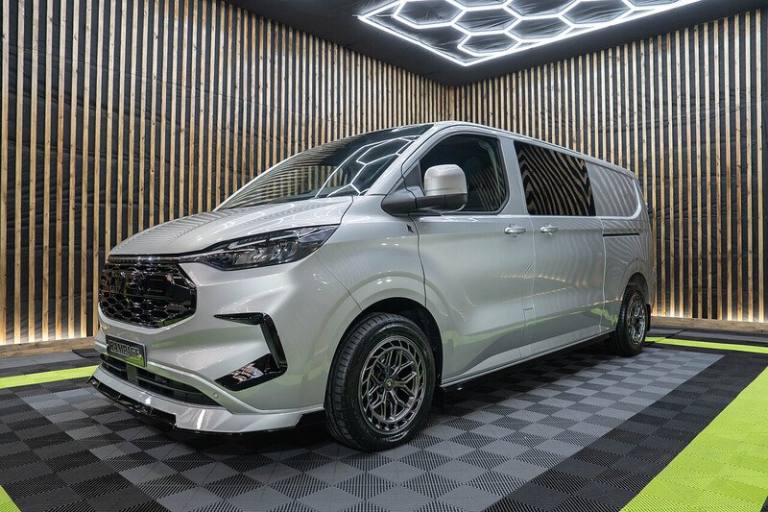  Ford Transit Custom 320 Limited L2 2.5L Auto Plug-in Hybrid Crew Cab HYBRID Automatic