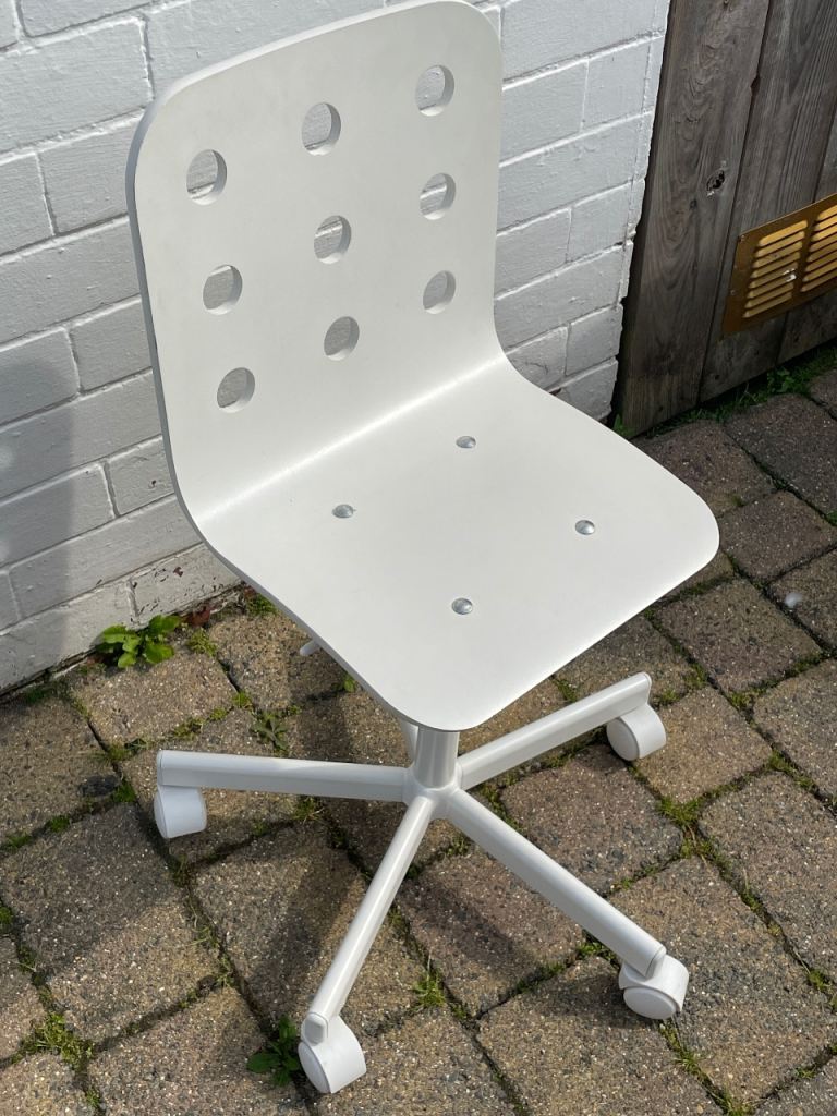 FREE White Office Chair with Wheels – Good Condition