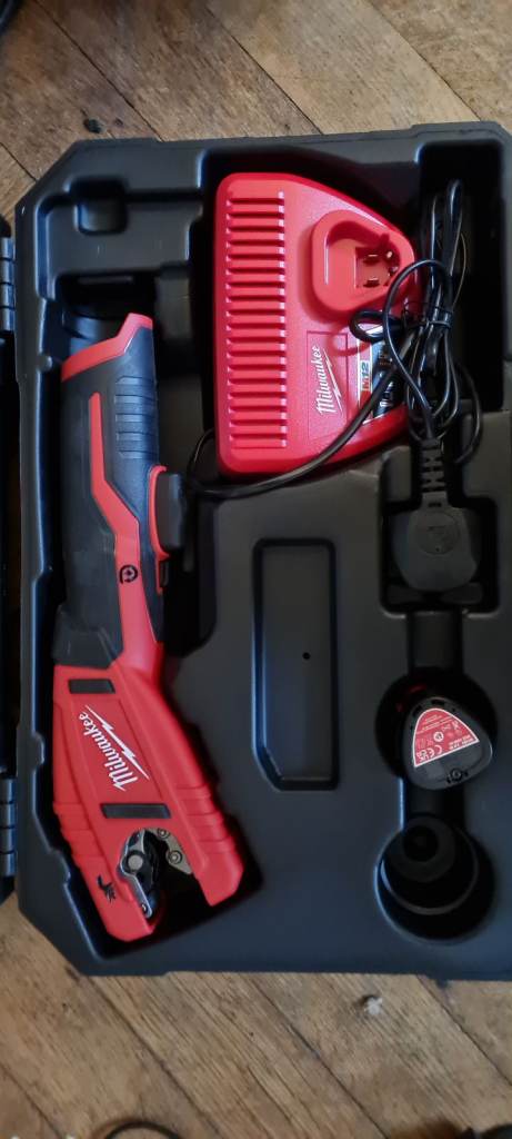 MILWAUKEE 12V pipe cutter *New*