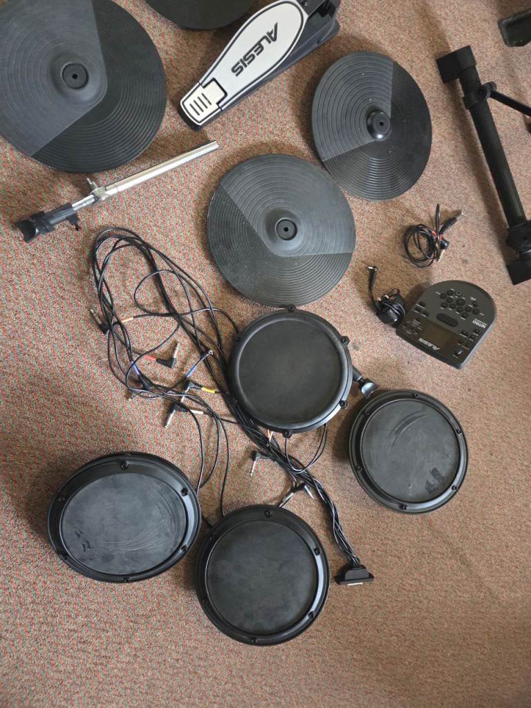 Title: Electronic Drum Kit (Alesis Nitro Module, Frame & Pads) – Needs Kick Pedal