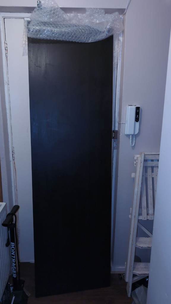 Black ikea LAGKAPTEN desk/table