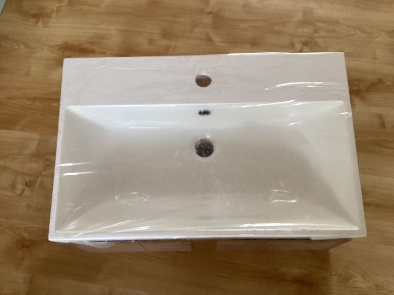 New mono basin one tap hole white