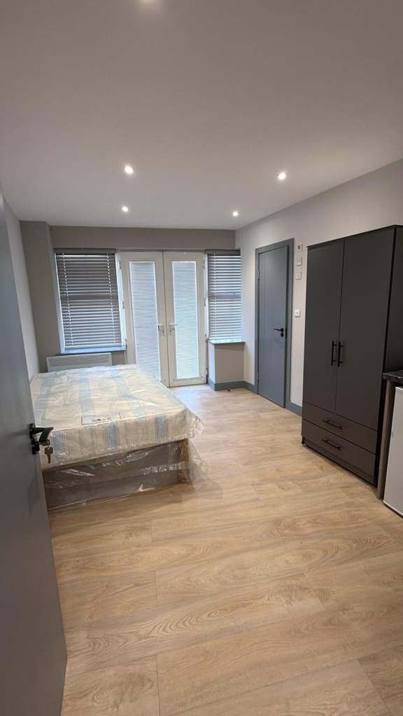 Studio room Available North Street, BN11 DSS APPLICANT ACCEPTED
