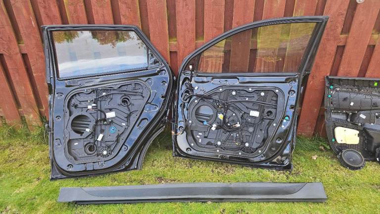 Hyundai Tucson drivers side front and rear door for spares