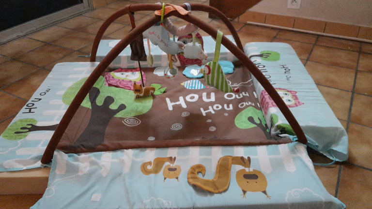 Foldable Forest Baby Play Mat with cushions and accessories - Good condition