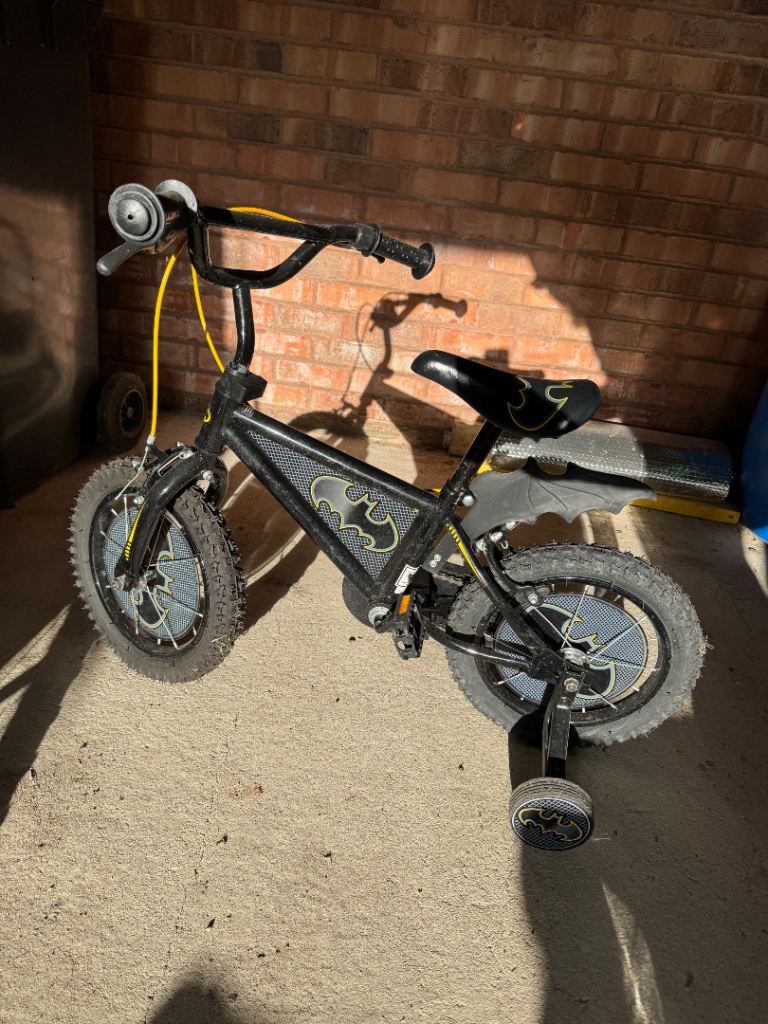 Batman Kids Bike with Stabilisers – Good Condition