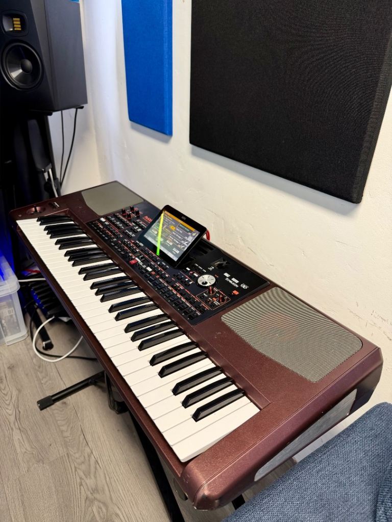 Korg Pa1000Professional Arranger Keyboard – Good Condition