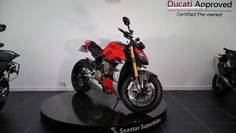 DUCATI STREETFIGHTER V4 S - 2022 - 12000 MILES