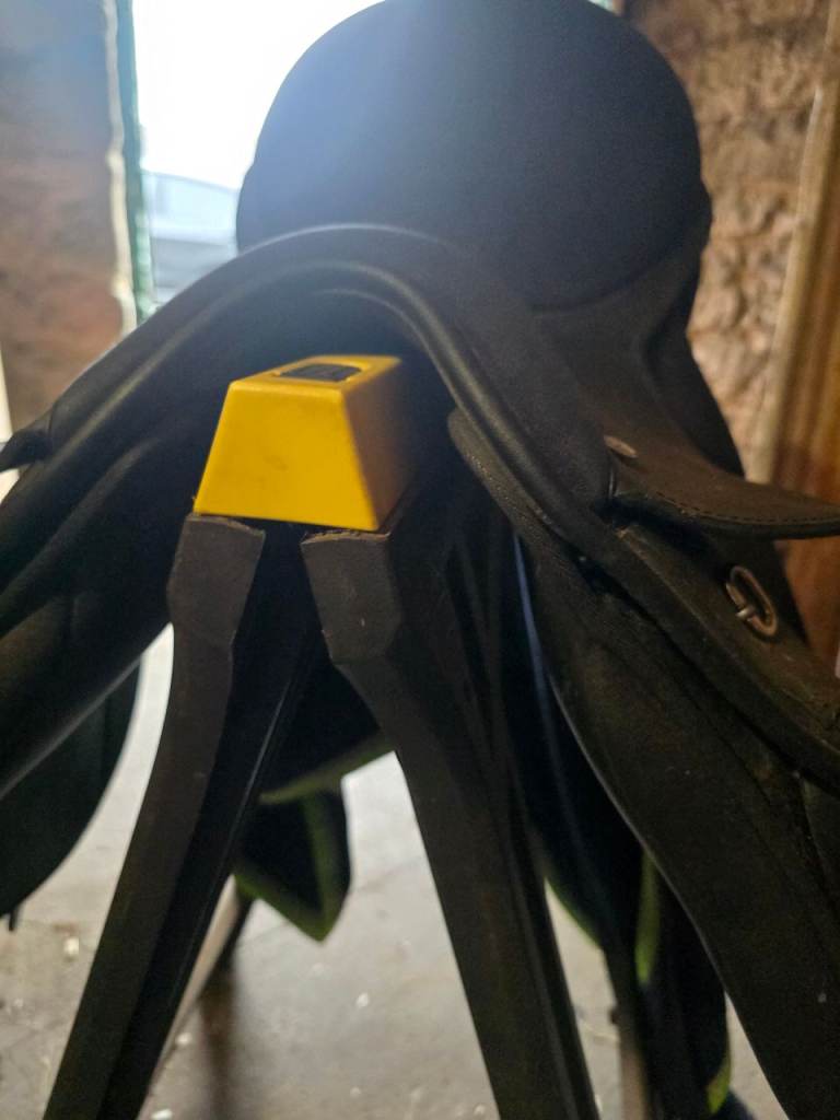 Thorowgood saddle 17.5 inch