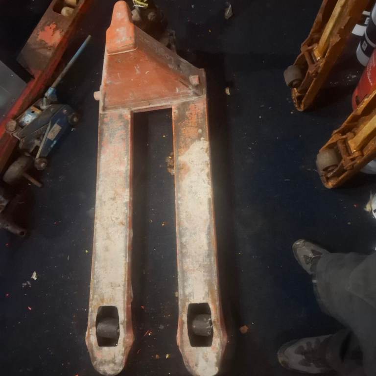 Pallet truck 550 x 1150mm