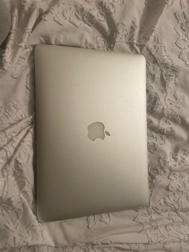 Apple MacBook Air 13" 2017 * refurbished by Apple* | 15 | 8GB RAM | 128GB SSD | Monterey