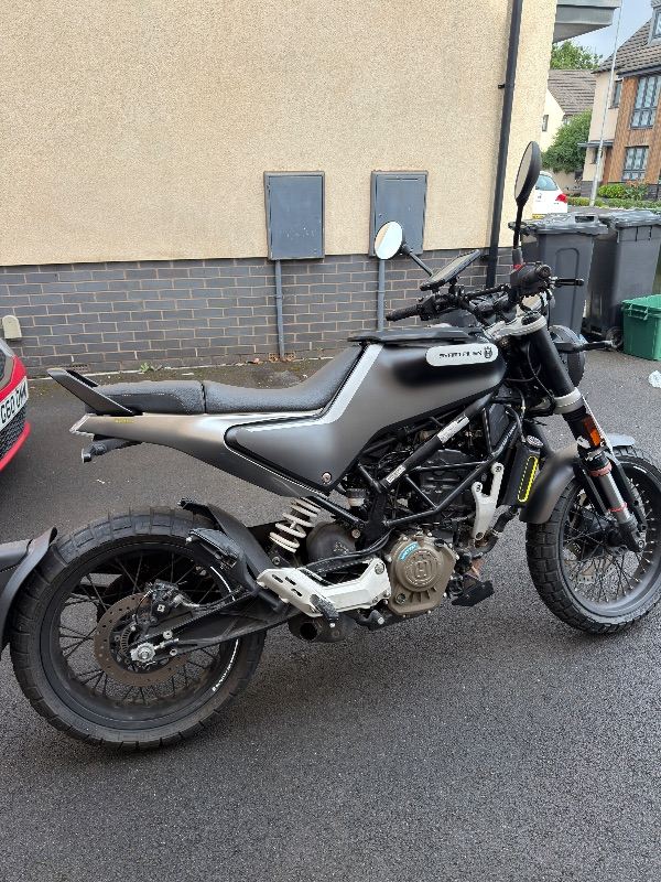 Husqvarna, SVARTPILEN, 2022, 125 (cc)