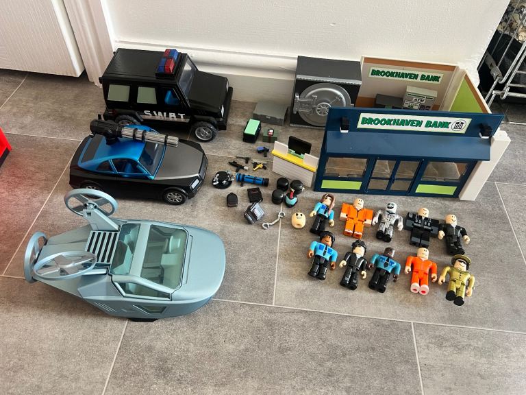 Roblox toy bundle 