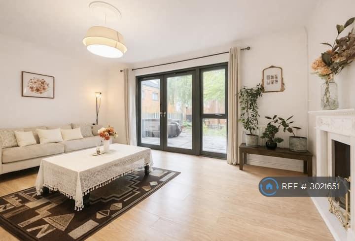 4 bedroom flat in Bemerton Street, London, N1 (4 bed) (#3021651)