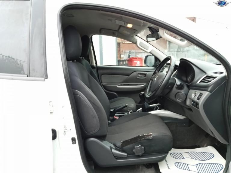 MITSUBISHI L200 2.4 DI-D DC Titan White Manual Diesel 2017