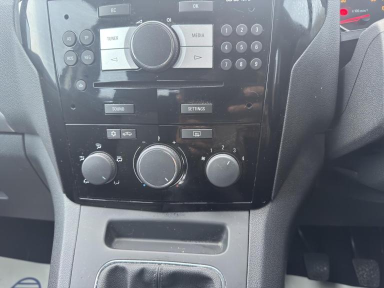 2013 Vauxhall Zafira 1.6 16V Exclusiv MPV 5dr Petrol Manual Euro 5 (115 ps) MPV Petrol Manual