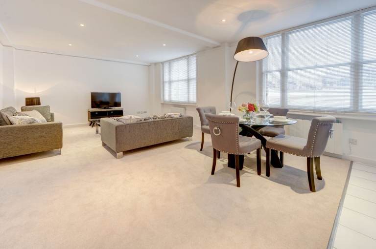 Luxury one bedoom apartment on the 5th foor in Mayfair W1J