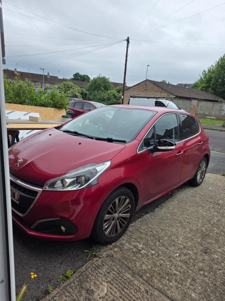 Peugeot, 208, Hatchback, 2016, Semi-Auto, 1199 (cc), 5 doors