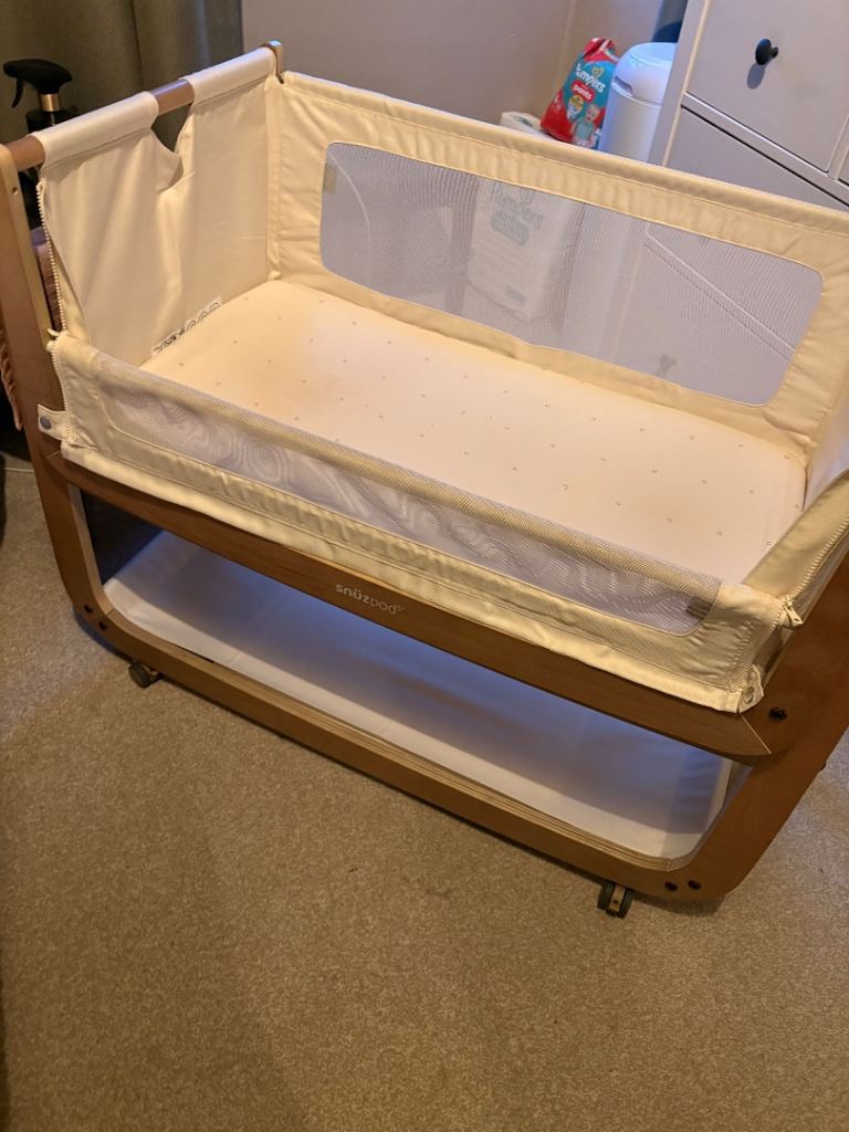 SnüzPod 5 Bedside Crib – Natural Wood & Cream – Excellent Condition
