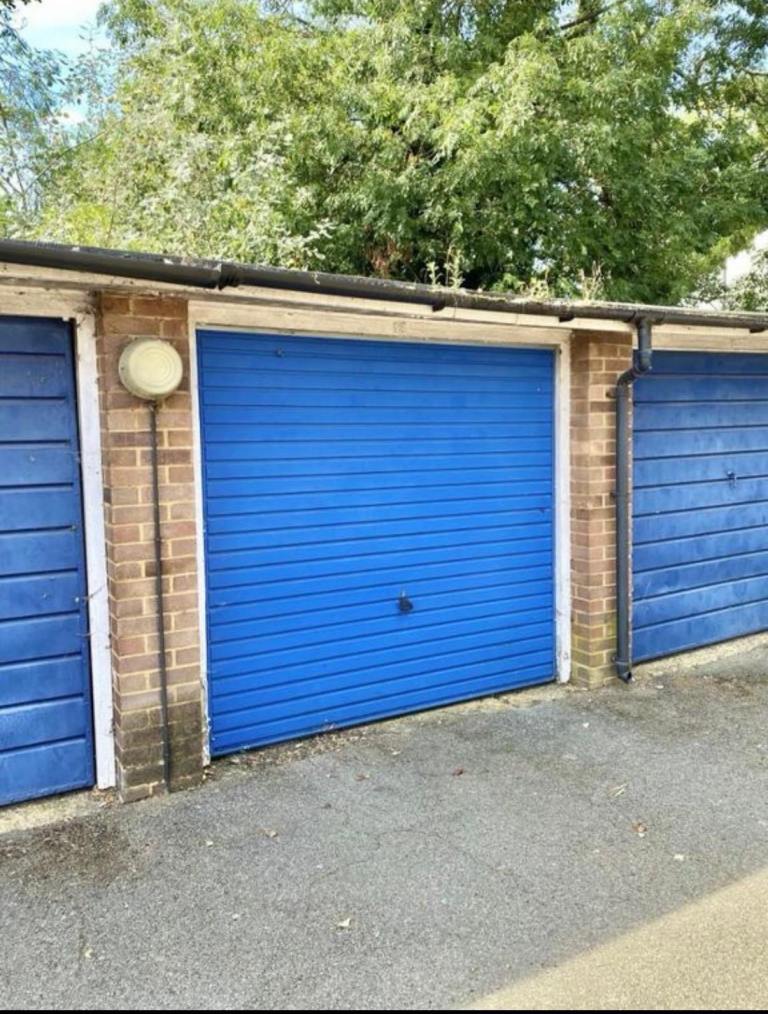 Garage for rent 