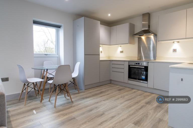 2 bedroom flat in Trinity Court, Leeds, LS9 (2 bed) (#2991683)