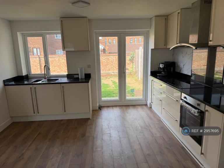 5 bedroom house in Rudyard Close, Luton, LU4 (5 bed) (#2957695)