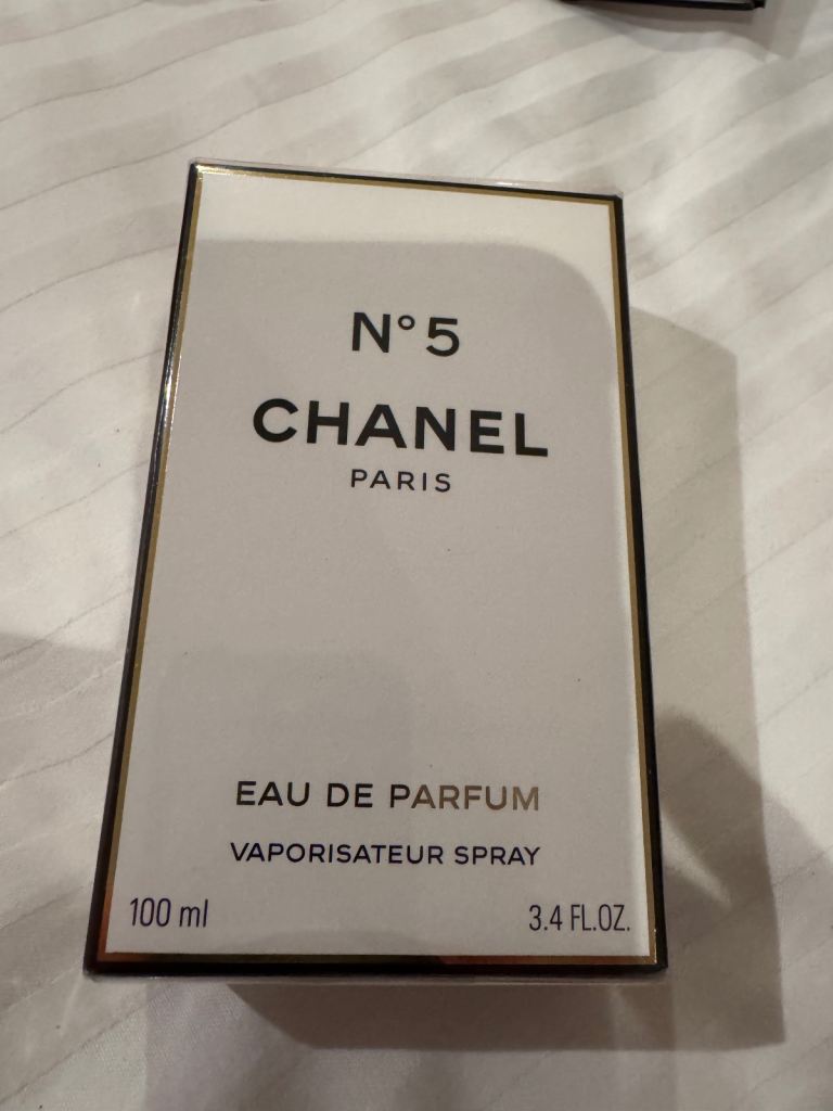 Chanel no.5 Eau de Parfum 100mls spray. Boxed and brand new. 